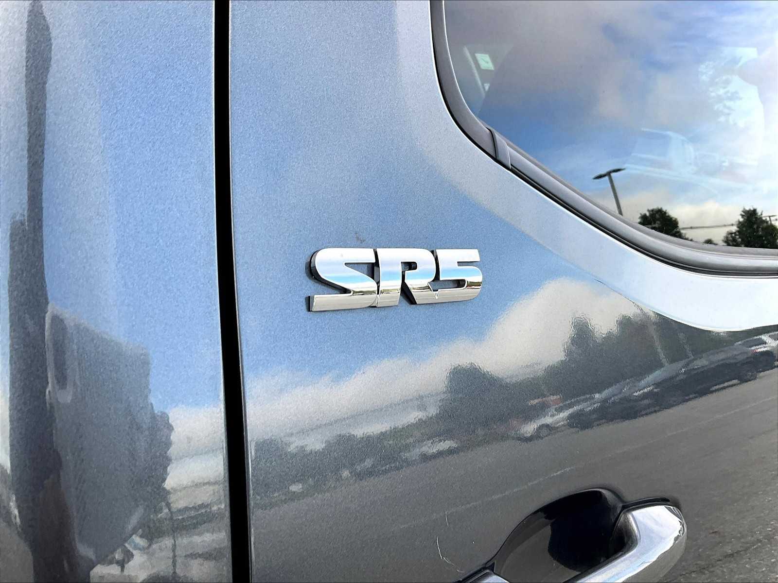 2022 Toyota Tacoma SR5 photo 28