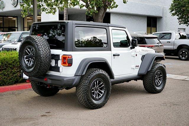 New 2025 Bright White Clear-Coat Exterior Paint Jeep Rubicon image 10