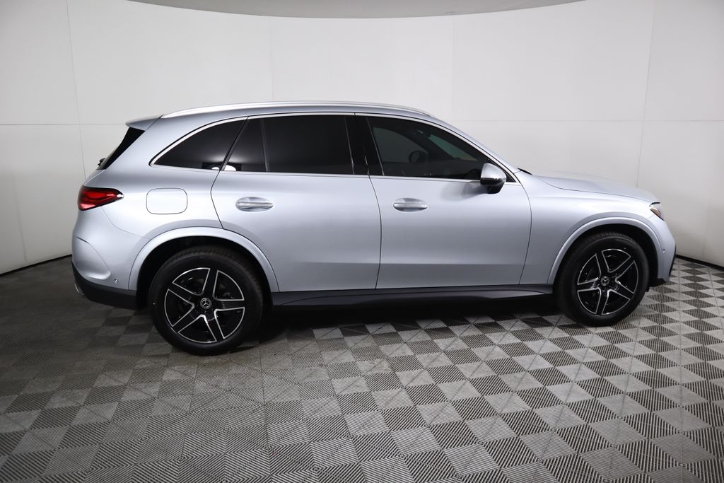 2025 Mercedes Benz GLC 300 photo 4