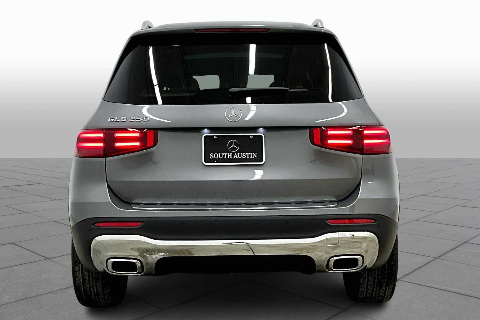2025 Mercedes Benz GLB 250 photo 4