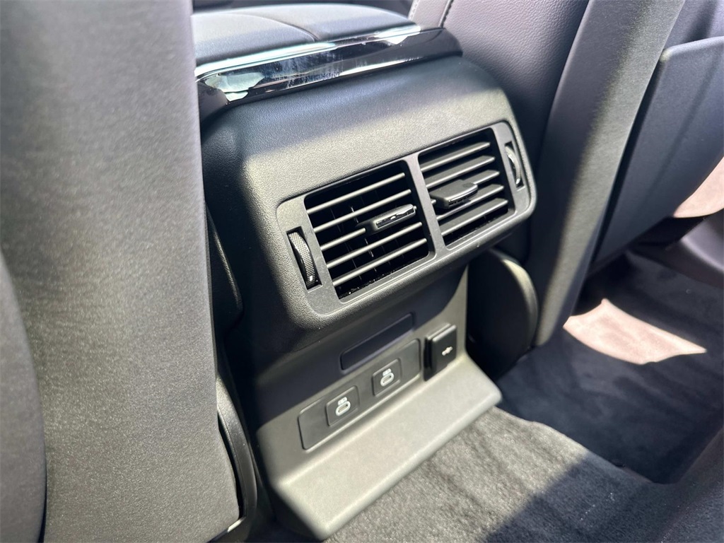 2026 Land Rover Range Rover Velar SE photo 6