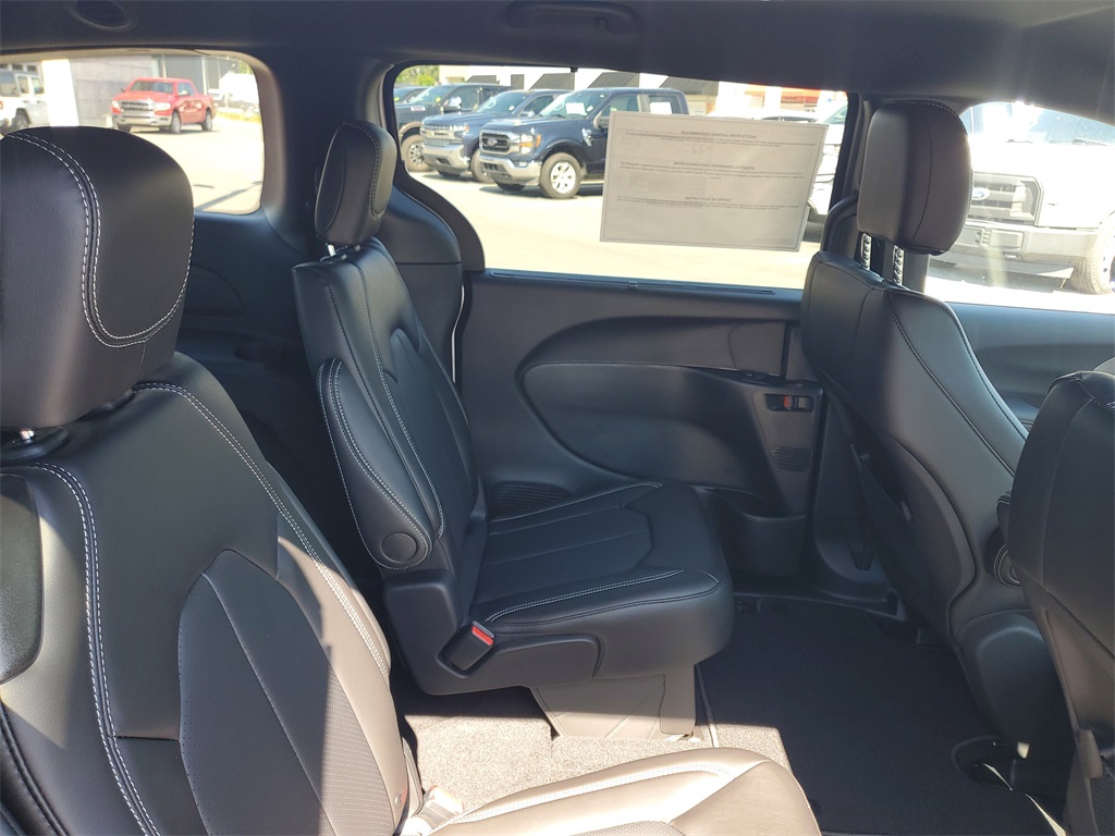 2026 Chrysler Voyager LX photo 28