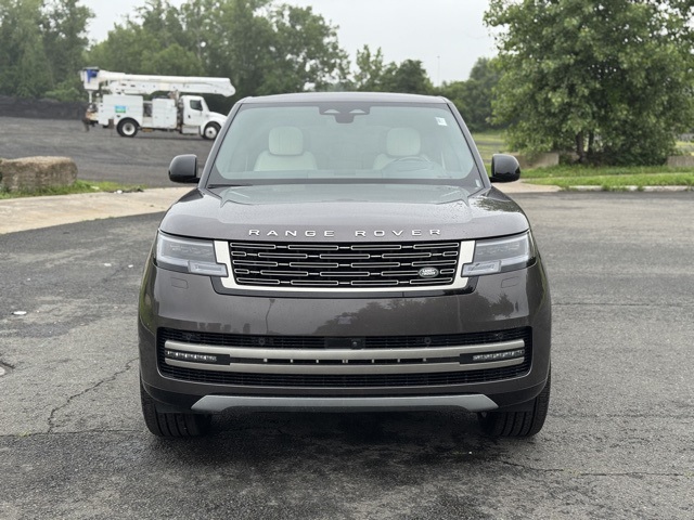 2025 Land Rover Range Rover SE photo 7