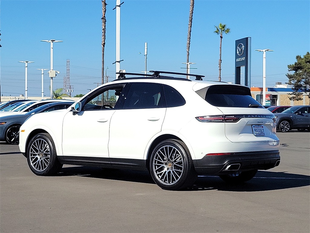 2022 Porsche Cayenne Base photo 2