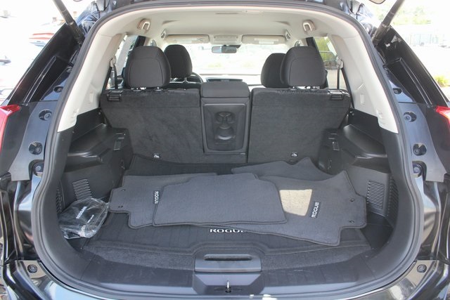 2019 Nissan Rogue SV photo 21