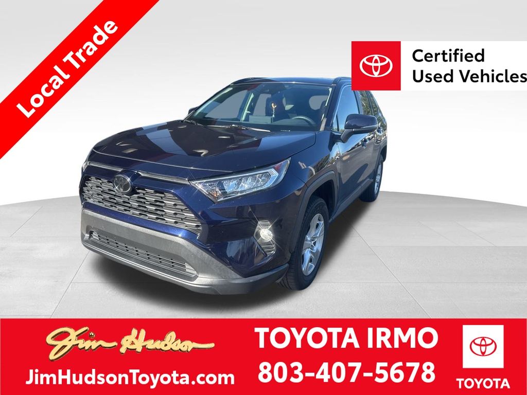 2021 Toyota RAV4 XLE's photo