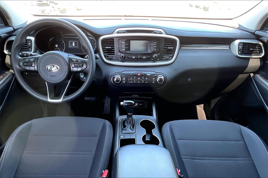 2018 Kia Sorento LX photo 3
