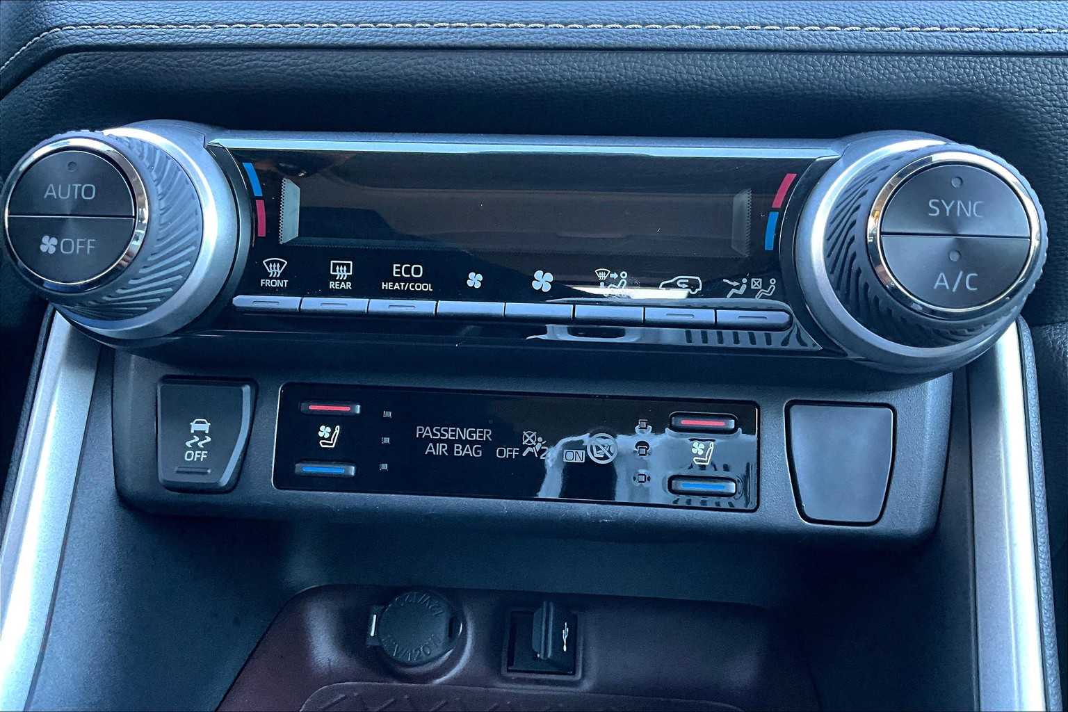 2022 Toyota RAV4 Limited photo 31
