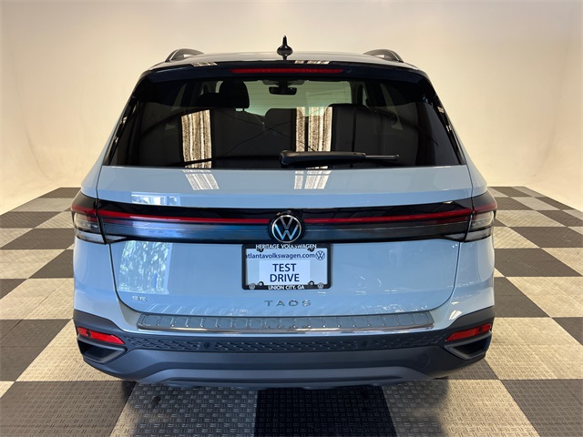 2025 Volkswagen Taos SE photo 4