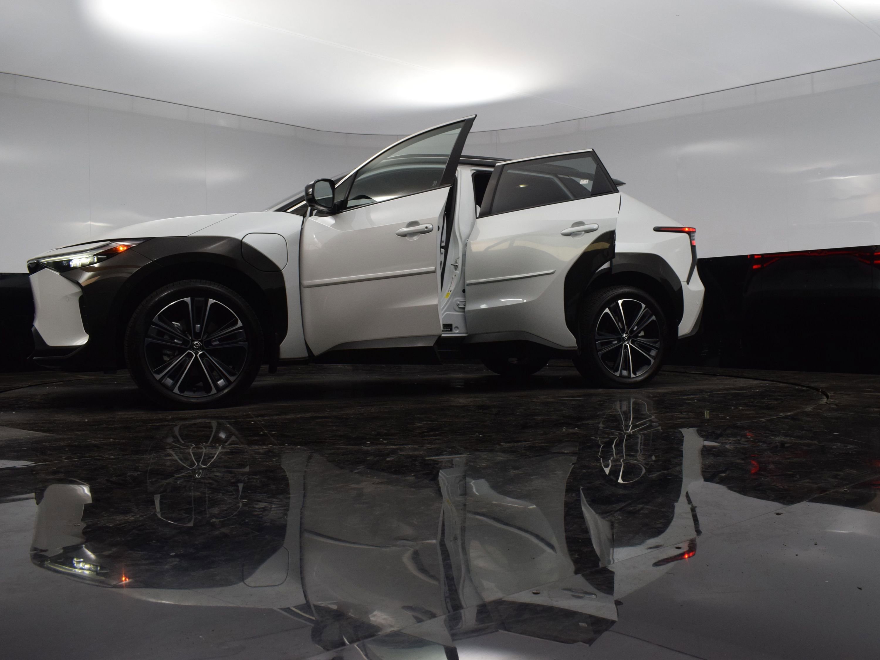 2024 Toyota bZ4X XLE photo 32