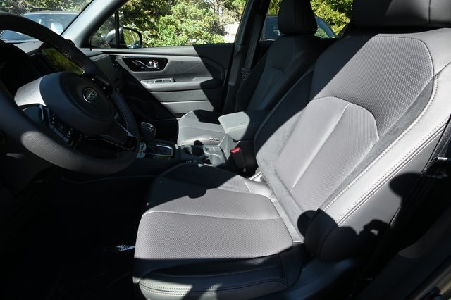 2025 Subaru Forester Touring photo 5