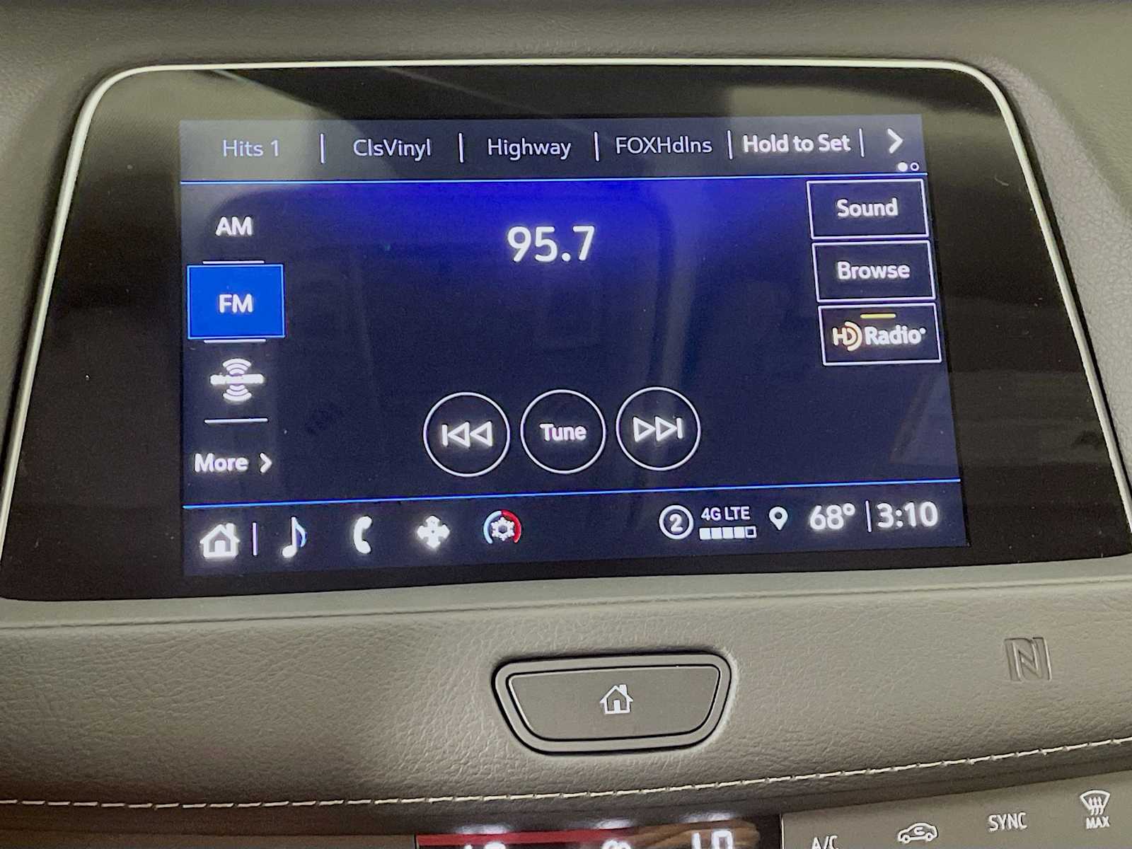 2021 Cadillac XT4 Premium Luxury photo 12