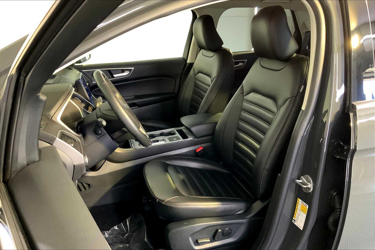 2021 Ford Edge SEL photo 8