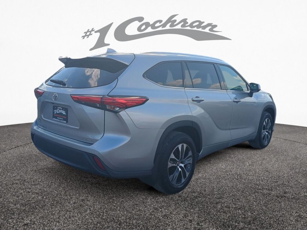 2021 Toyota Highlander XLE photo 7