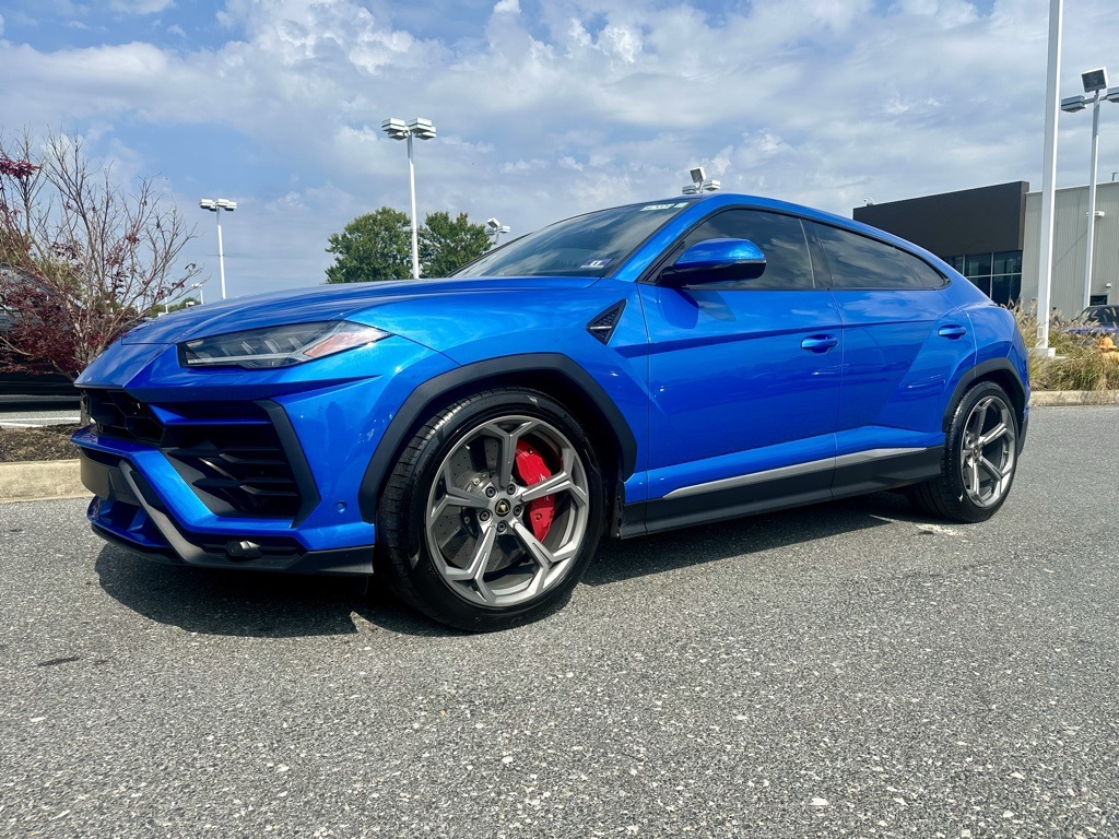 2019 Lamborghini Urus Base photo 2