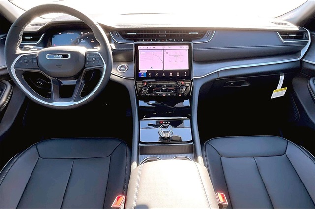 2025 Jeep Grand Cherokee Limited photo 3