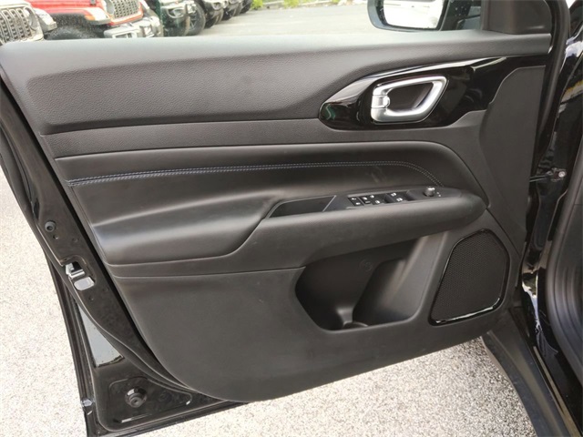 2026 Jeep Compass Latitude photo 11