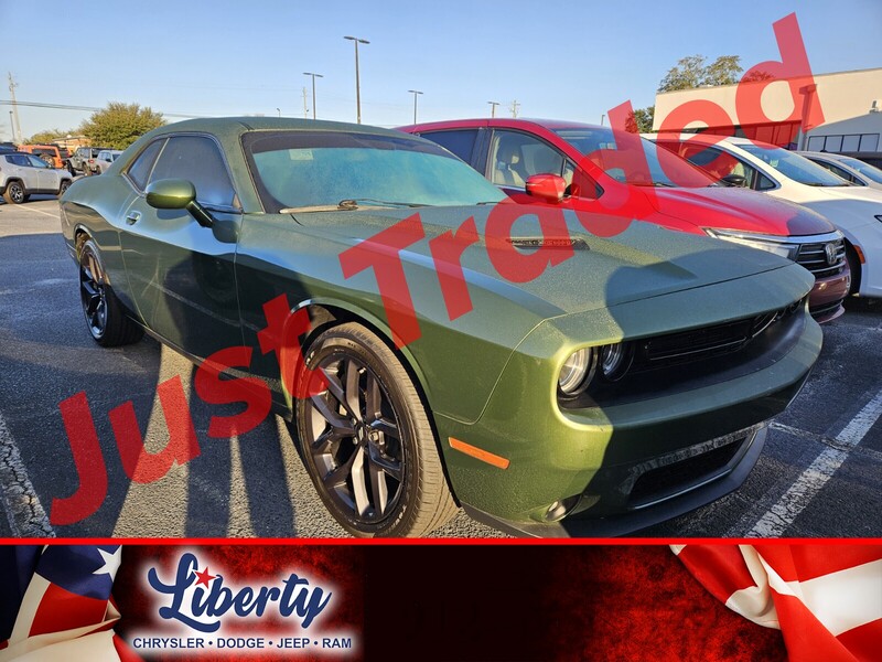 2022 Dodge Challenger SXT's photo