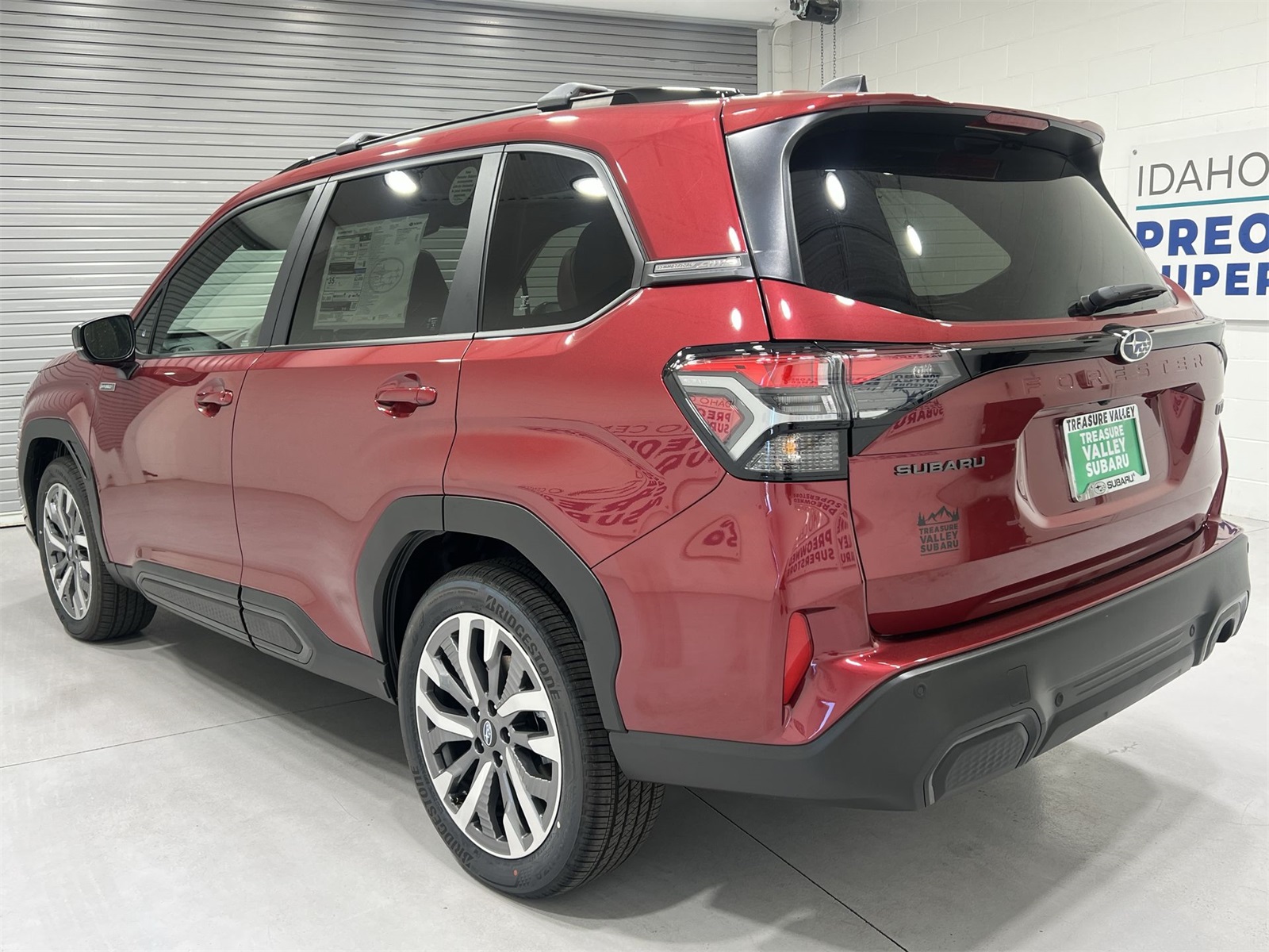 2025 Subaru Forester Touring photo 4