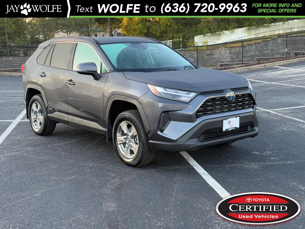 2024 Toyota RAV4 XLE's photo
