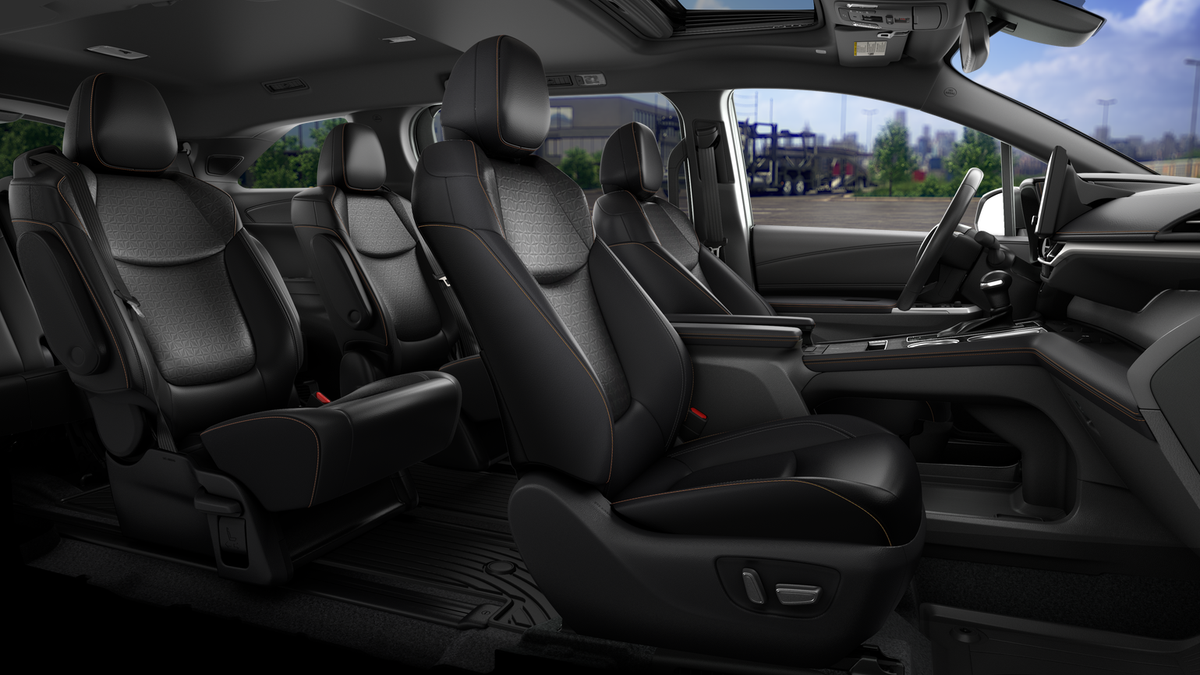 2025 Toyota Sienna Woodland Edition photo 18
