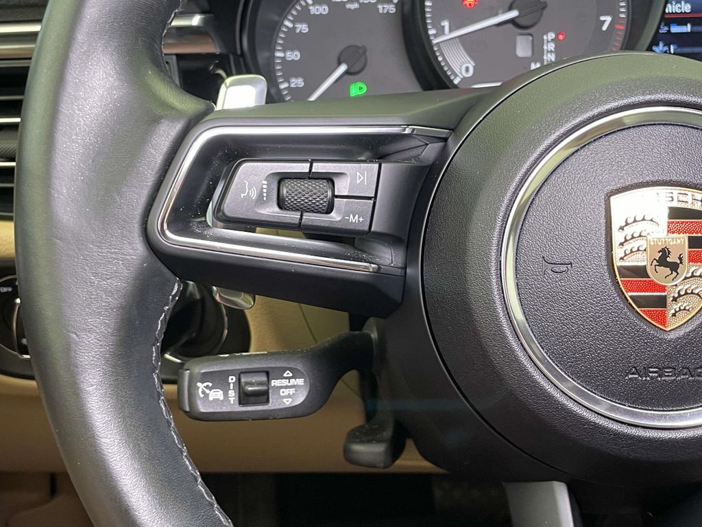2024 Porsche Macan T photo 32