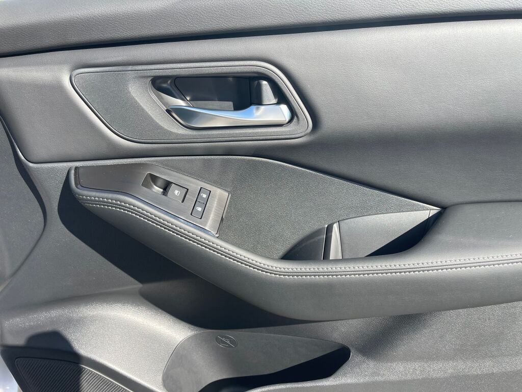 2026 Nissan Rogue SV photo 16