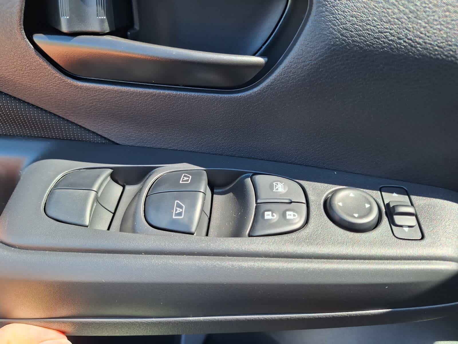 2025 Nissan Kicks Play S photo 19