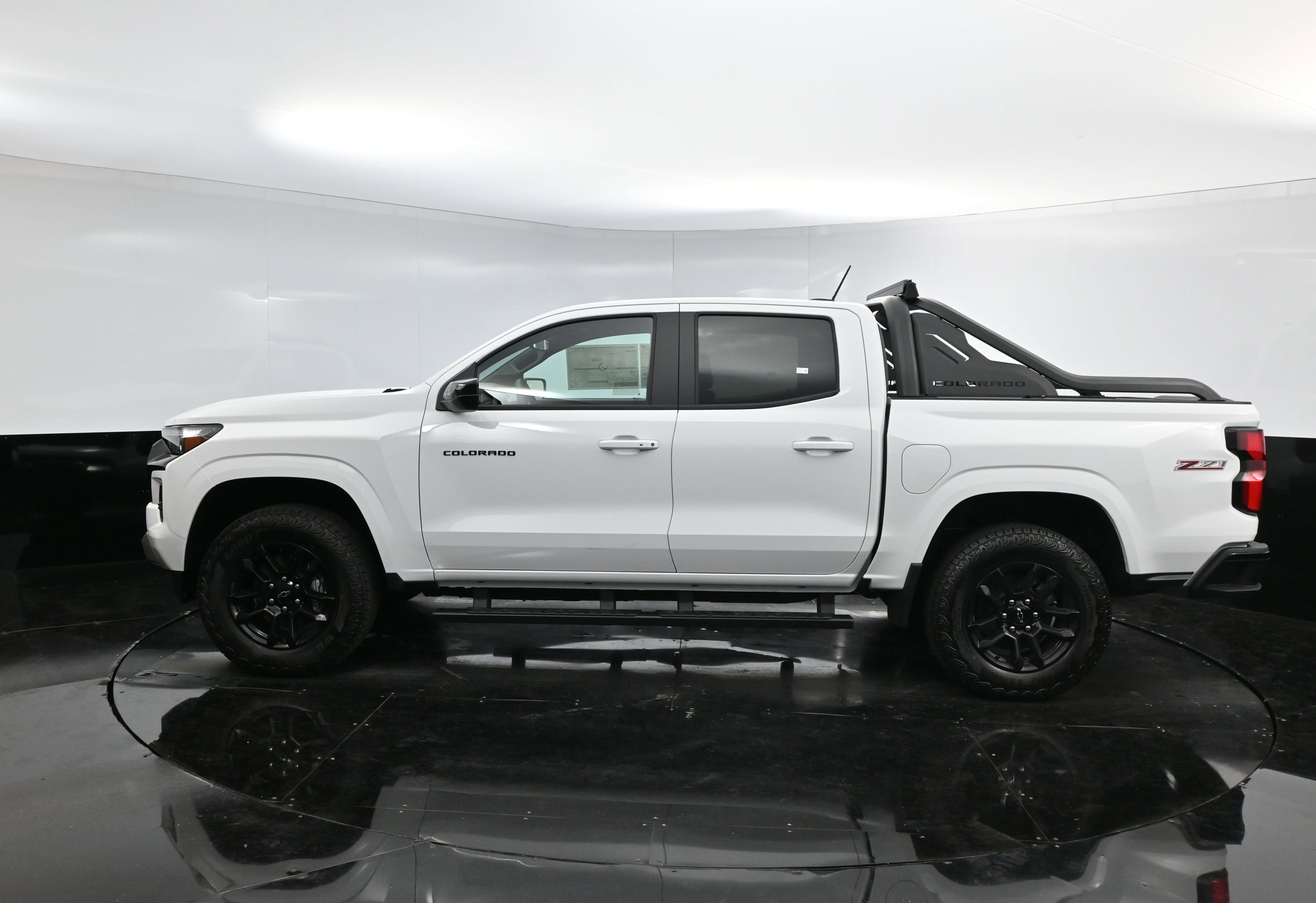 2025 Chevrolet Colorado Z71 photo 3