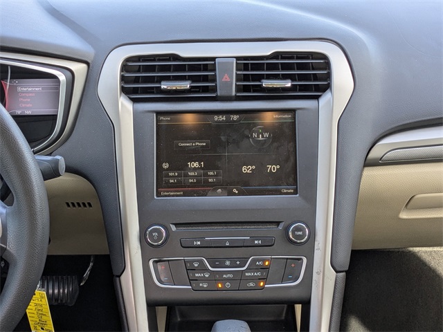2016 Ford Fusion SE photo 16