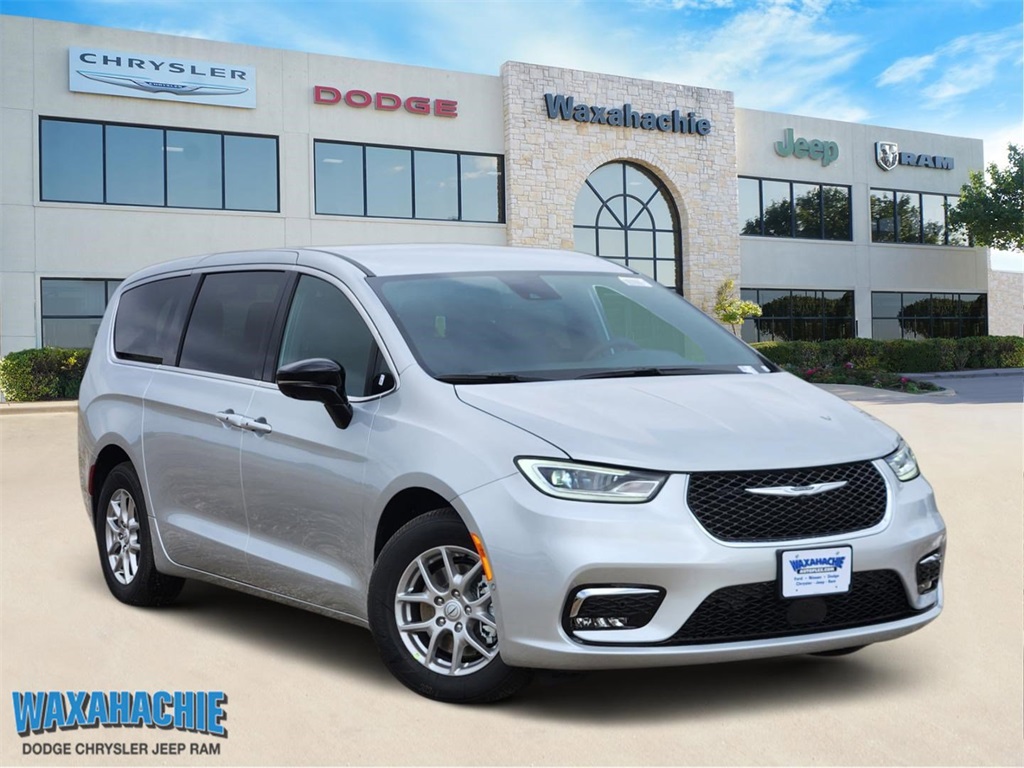 2026 Chrysler Pacifica Select's photo