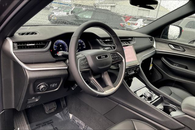 2025 Jeep Grand Cherokee Limited photo 6