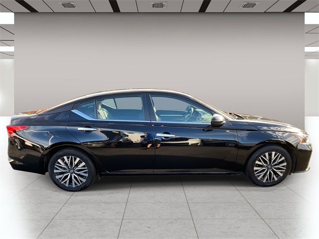 2023 Nissan Altima 2.5 SV photo 2