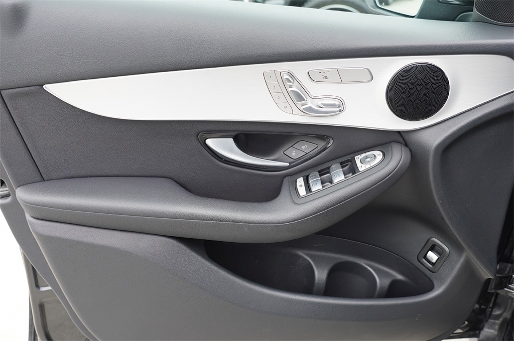 2022 Mercedes Benz GLC 300 photo 17