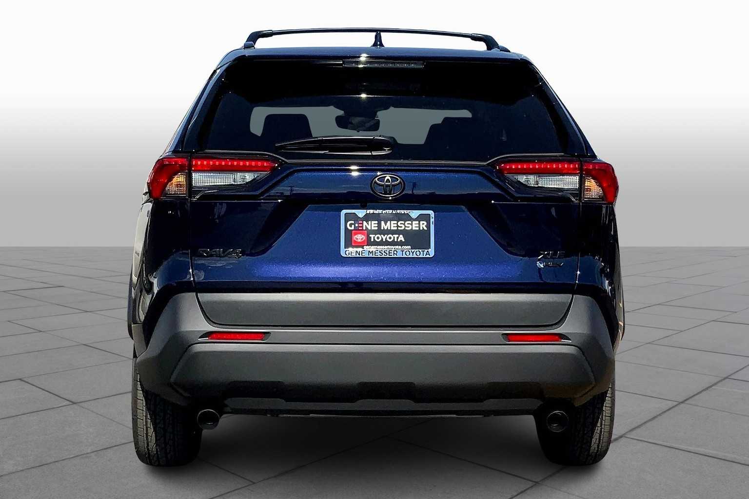 2025 Toyota RAV4 Hybrid XLE photo 4