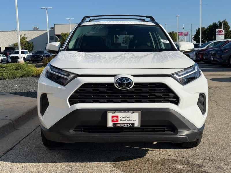 2022 Toyota RAV4 XLE photo 8