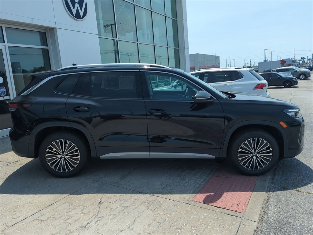 2025 Volkswagen Tiguan S photo 8