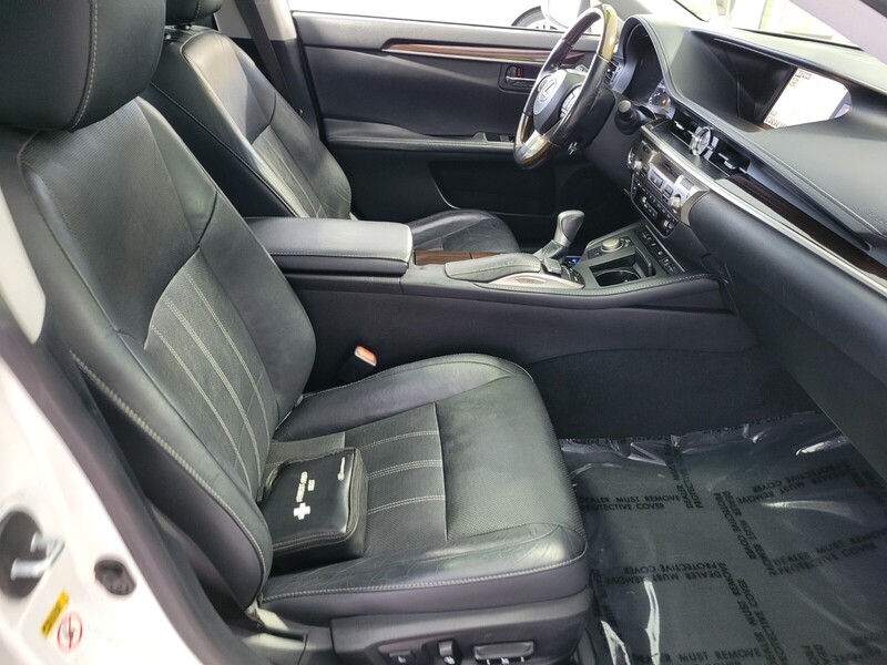 2016 Lexus ES 350 photo 16