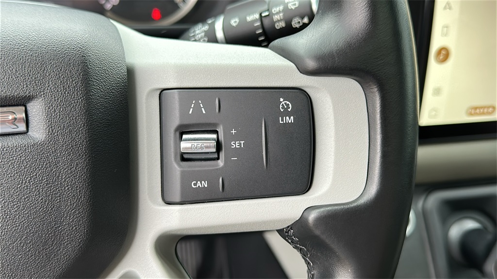 2023 Land Rover Defender 110 SE photo 13