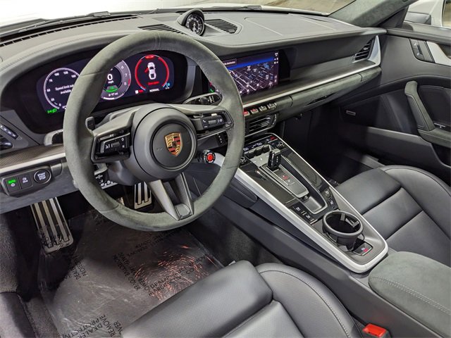 2025 Porsche 911 GTS photo 4