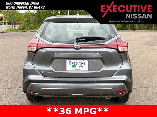 2025 Nissan Kicks Play S photo 2