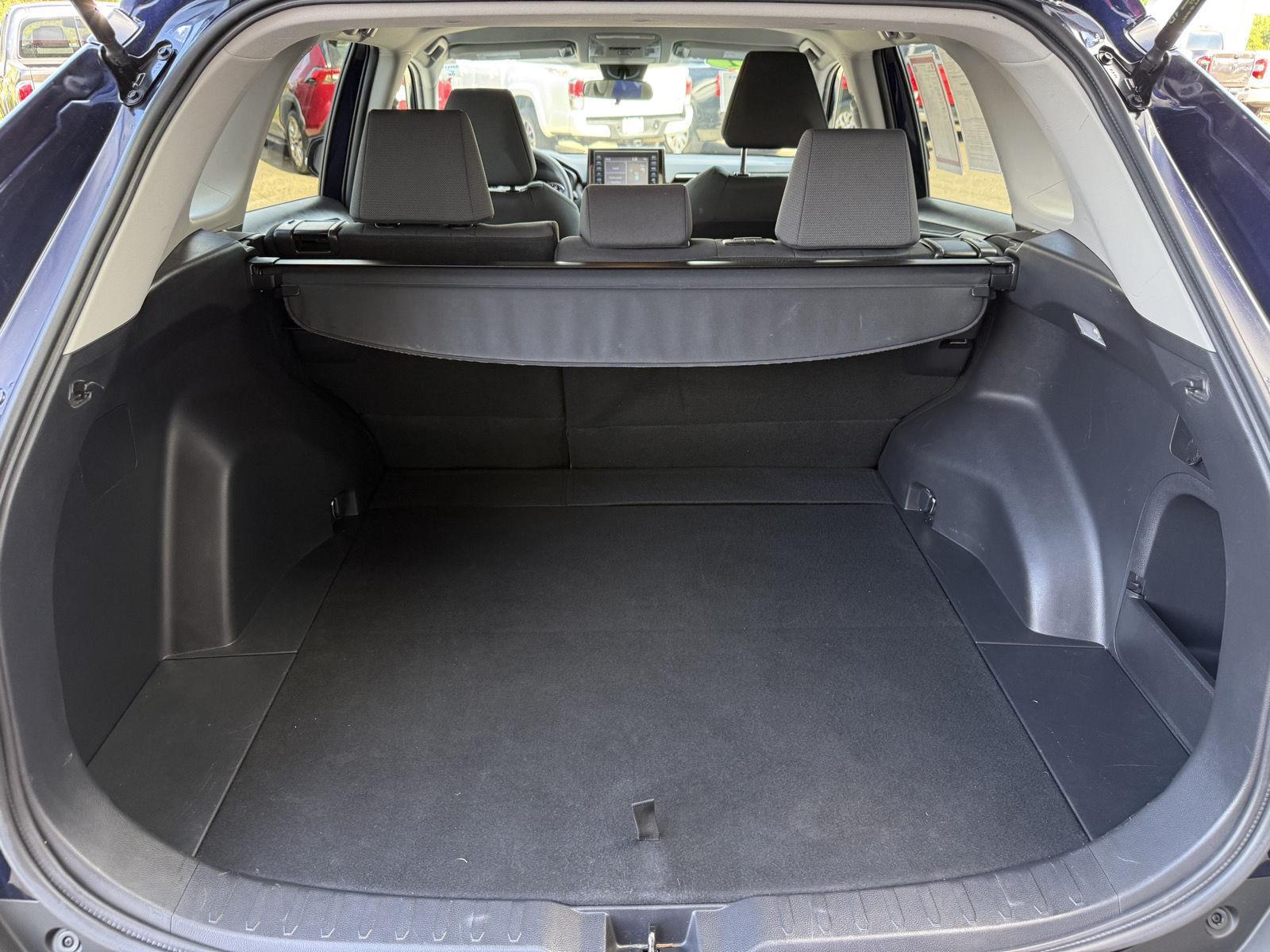 2021 Toyota RAV4 Hybrid XLE photo 10