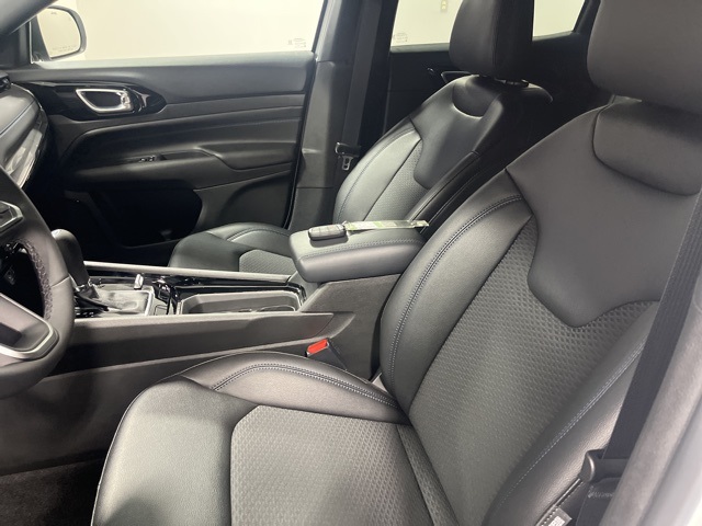 2026 Jeep Compass Latitude photo 7