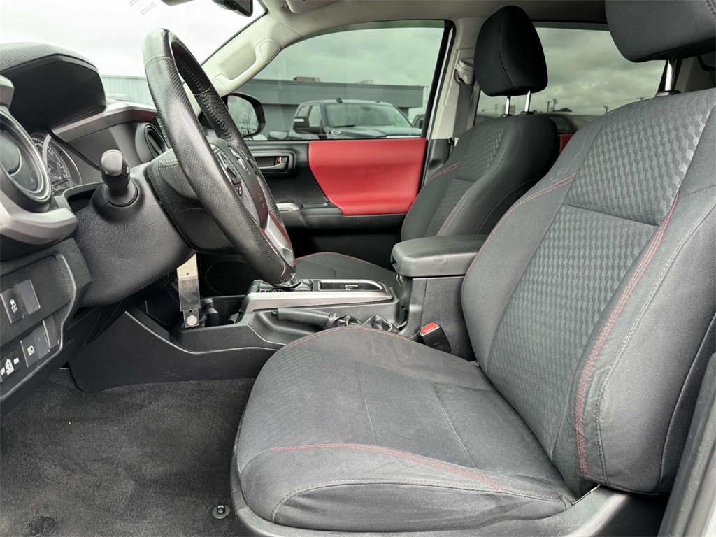 2021 Toyota Tacoma SR5 photo 12