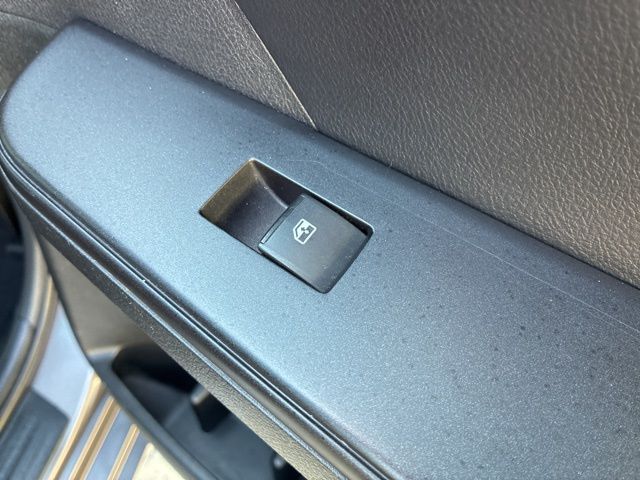 2017 Toyota Camry XLE XSE photo 21