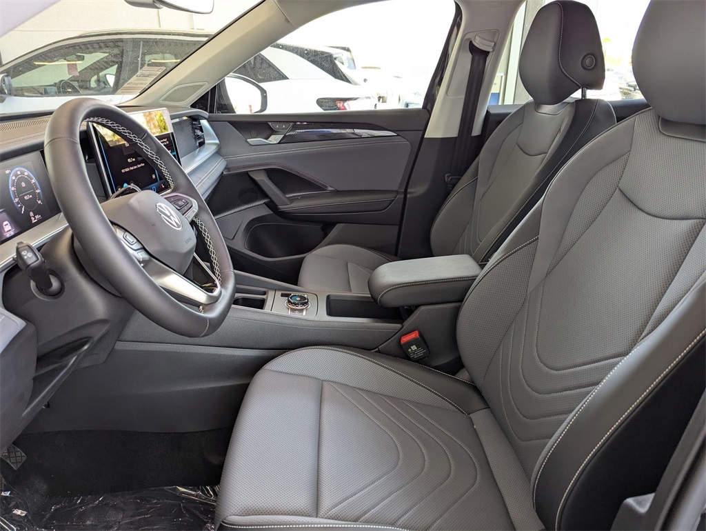 2025 Volkswagen Tiguan SE photo 10