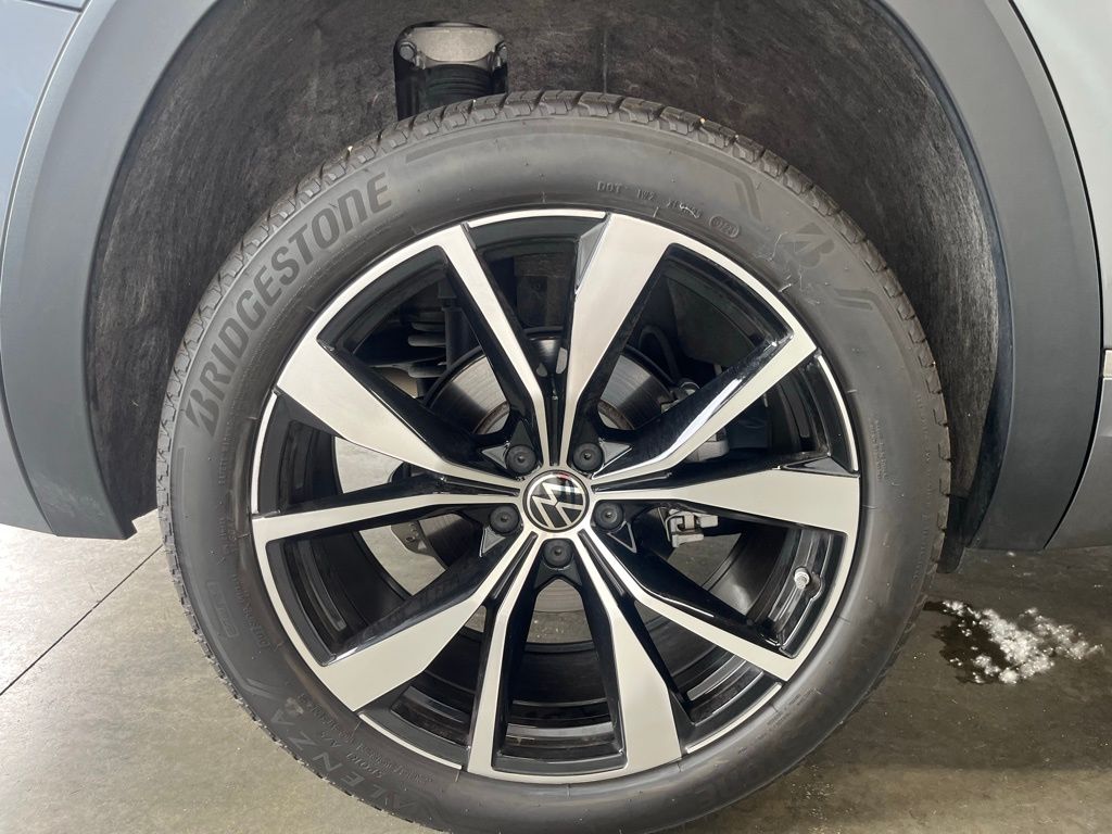 2024 Volkswagen Atlas SEL Premium R-Line photo 31