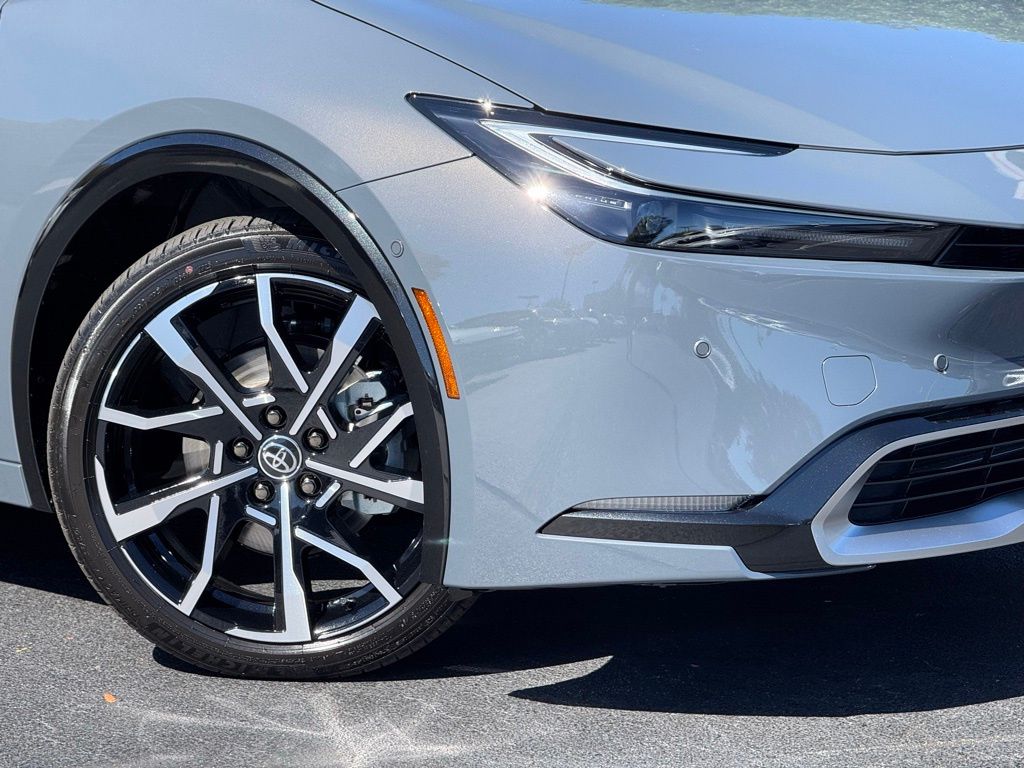 2026 Toyota Prius Plug-in Hybrid XSE Premium photo 3