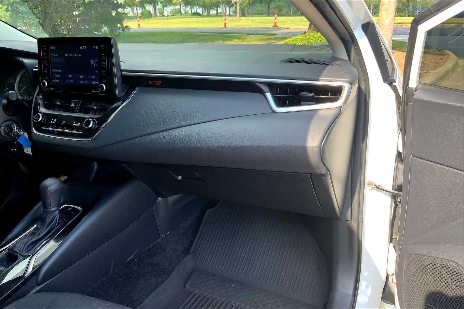 2022 Toyota Corolla LE photo 17