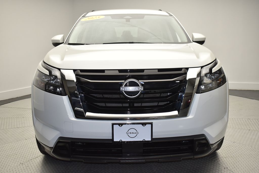 2025 Nissan Pathfinder SV photo 2